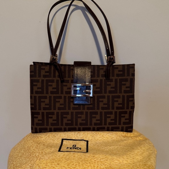 Fendi  Bag. 100% Authentic. Dustbag incl. In good used (vintage) condition. - Picture 2 of 14